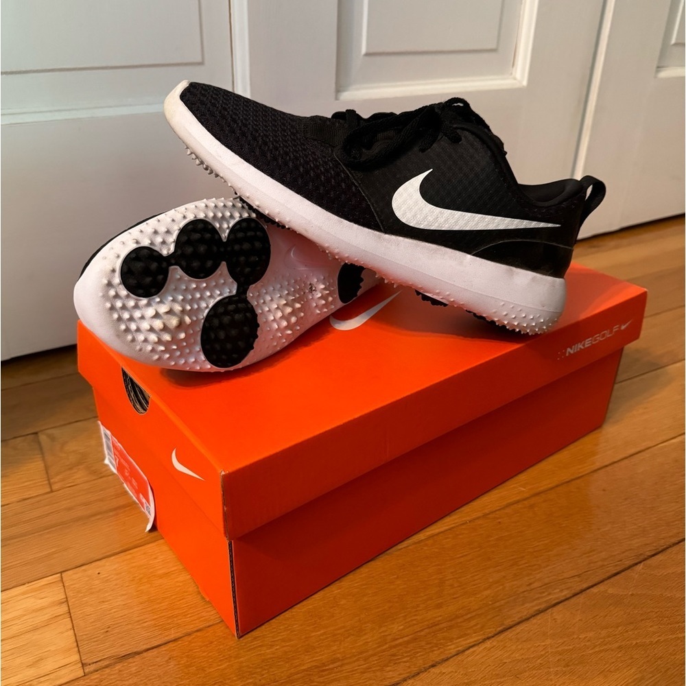 Men’s Black and white Nike Roshe G Golf shoes Size 7